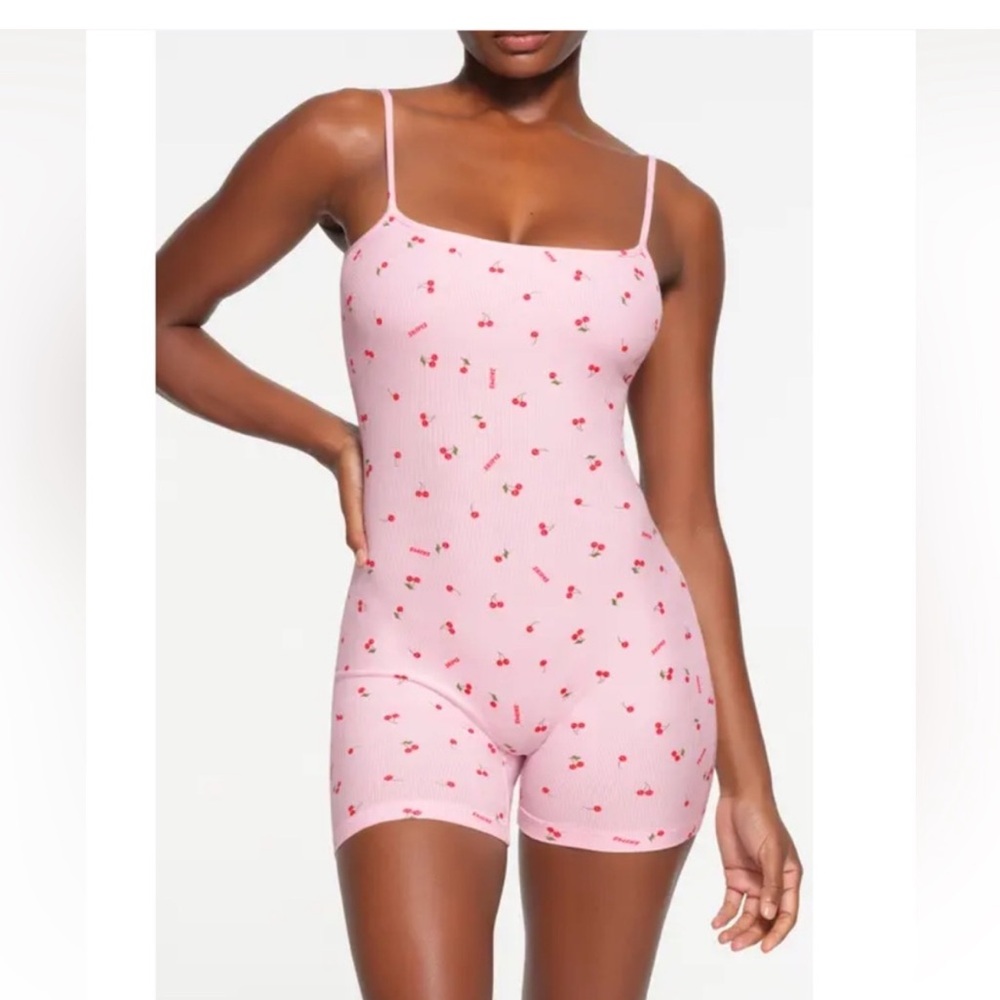 SKIMS Soft Lounge Onesie - Cherry Print